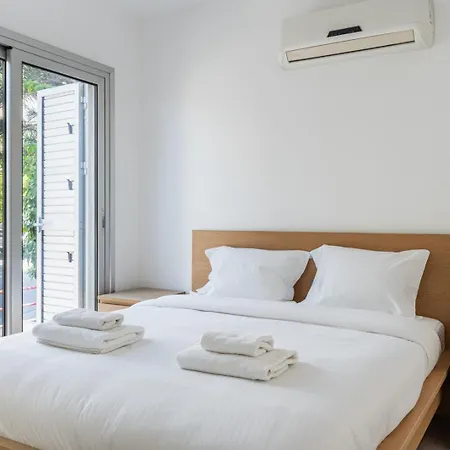 2br Modern Apt. W/pool & Parking 500m From ليماسول