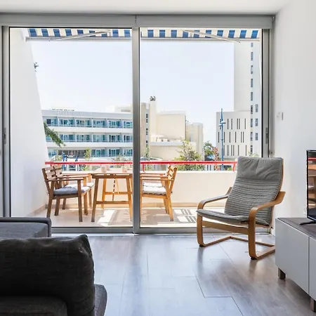 2br Modern Apt. W/pool & Parking 500m From Apartman