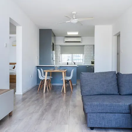 2br Modern Apt. W/pool & Parking 500m From Apartman *
