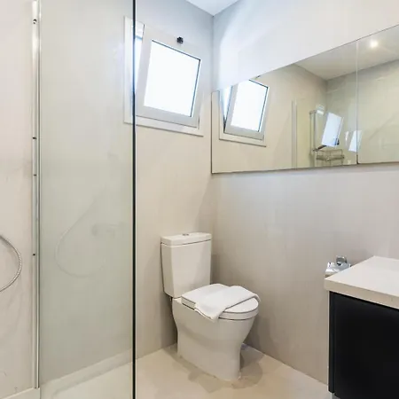 Apartman 2br Modern Apt. W/pool & Parking 500m From *