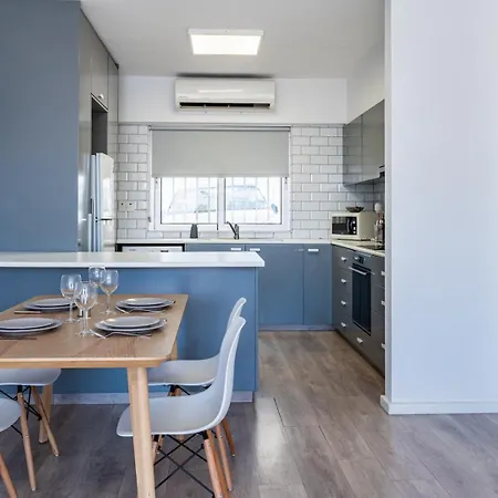 2br Modern Apt. W/pool & Parking 500m From Limassol
