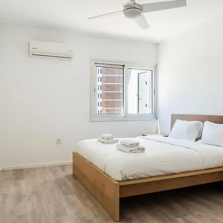 Apartman 2br Modern Apt. W/pool & Parking 500m From