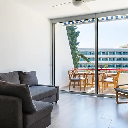 2br Modern Apt. W/pool & Parking 500m From Apartman *