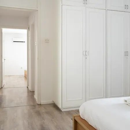 Apartman 2br Modern Apt. W/pool & Parking 500m From